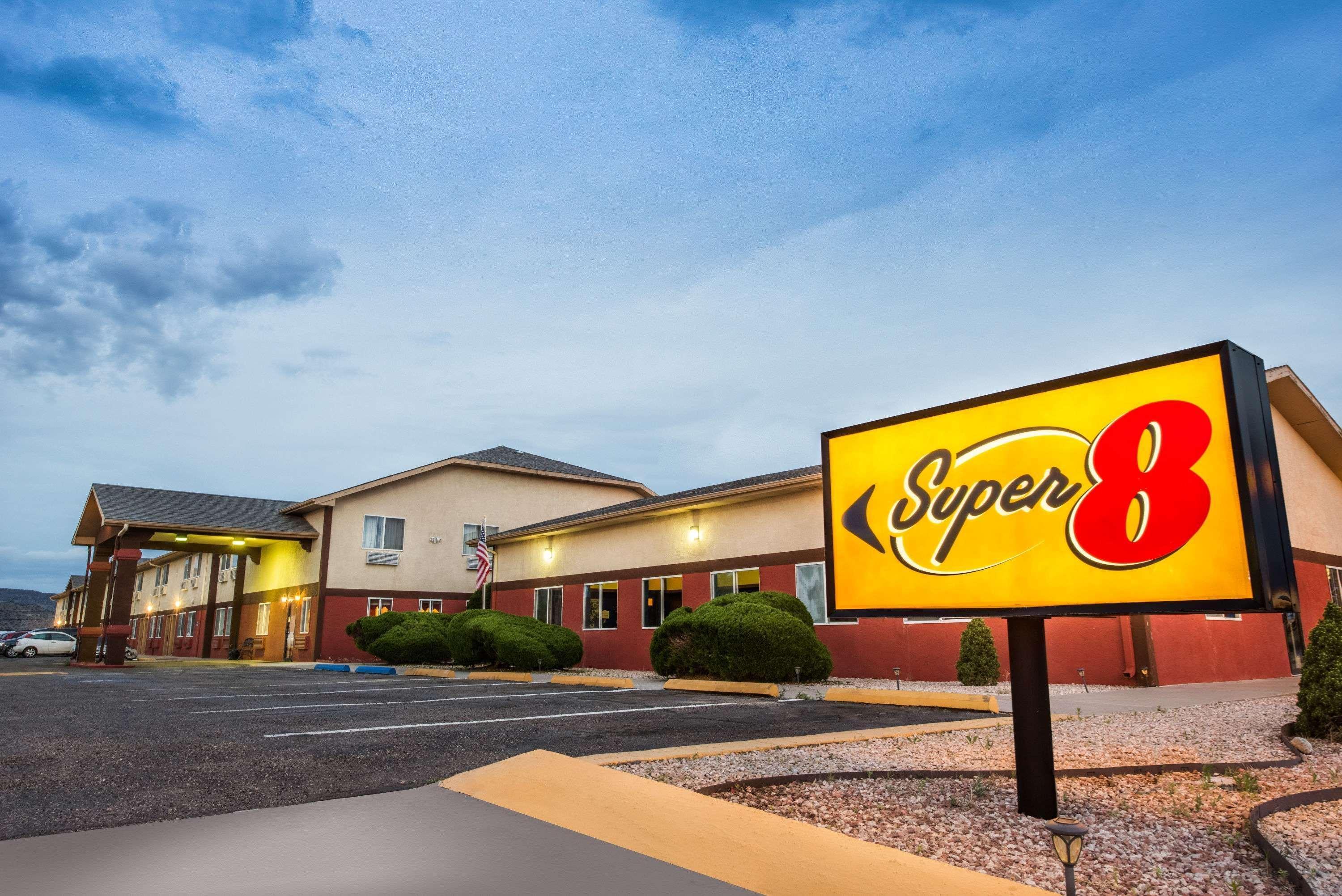 Super 8 By Wyndham Grants Hotel Exterior photo